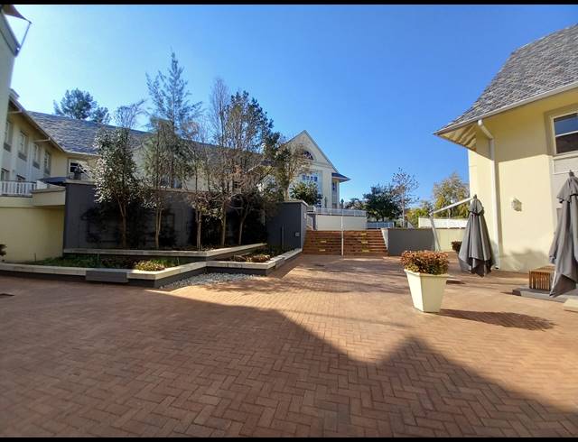690M² OFFICE TO LET IN BRYANSTON